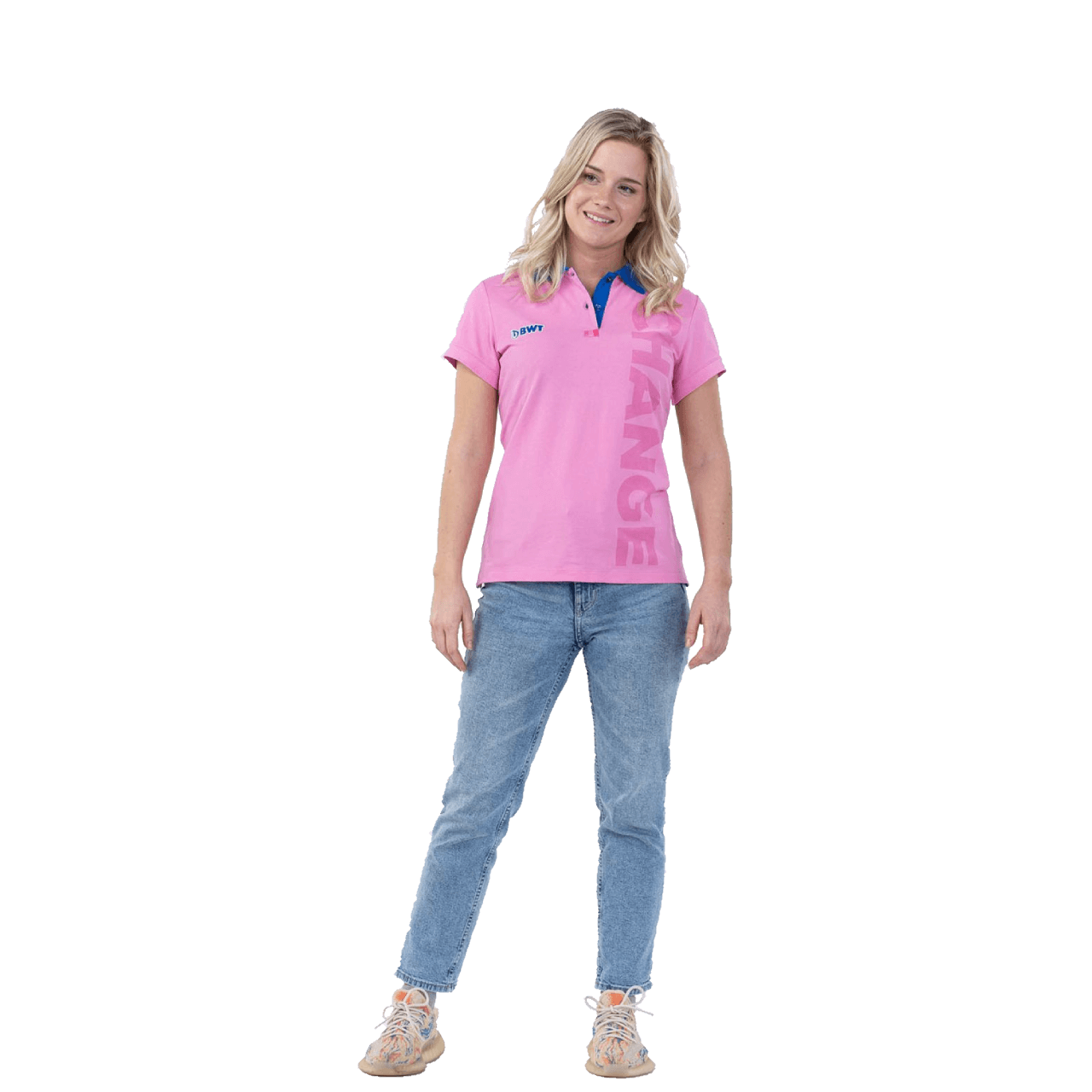 Dame trägt BWT Change the World Polo in pink mit blauem BWT Logo